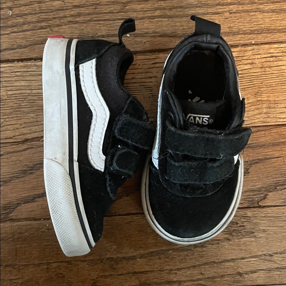 Vans Black and White Kids' Sneakers for toddlers size 4